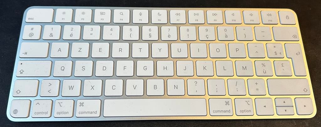 Apple Magic Keyboard, Computers en Software, Ophalen, Azerty, Zo goed als nieuw, Draadloos