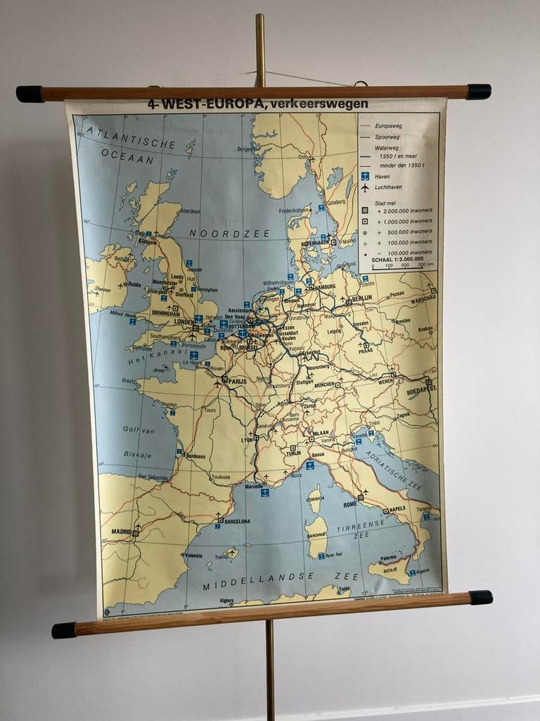Carte scolaire ancienne sur toile de lin — Europe, routes, Enlèvement, Géographie