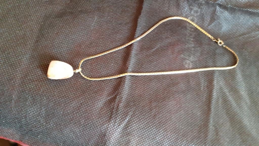 Collier chaîne avec pendentif pierre, Enlèvement ou Envoi, Comme neuf, Avec pendentif
