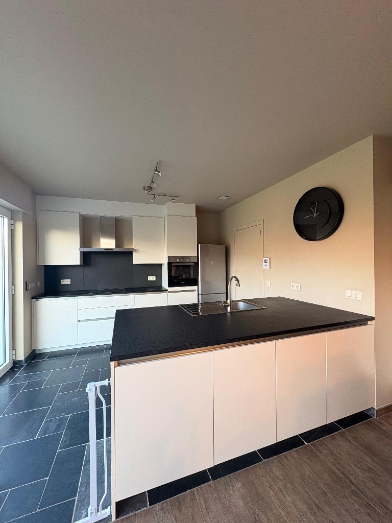 Keuken met eiland en granieten werkblad, Neuf, Granit ou Pierre, Sans poignée, Enlèvement