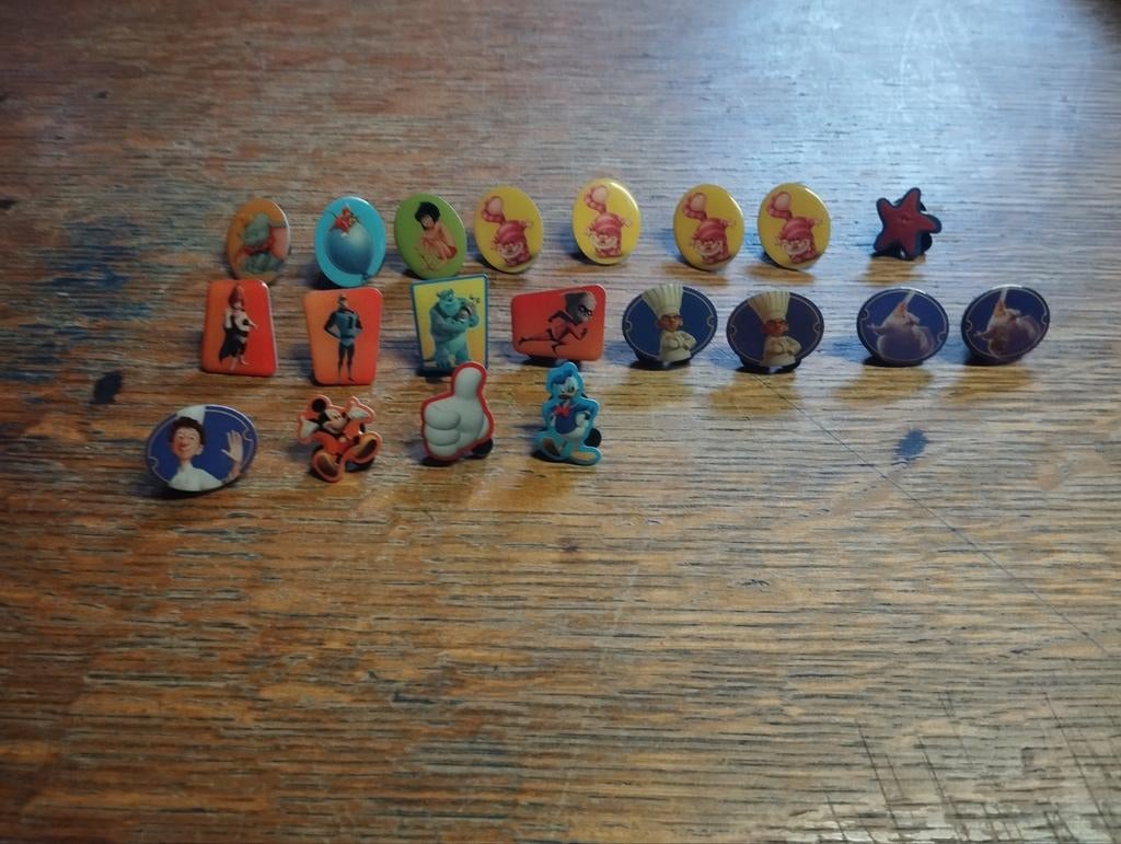 Pin's Disney Pixar carrefour, Verzamelen, Ophalen of Verzenden, Nieuw, Overige onderwerpen, Speldje of Pin
