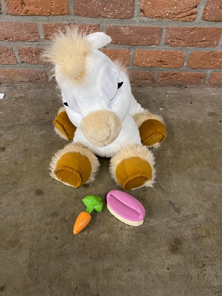Toffee pony wit inclusief borstel en wortel, Kinderen en Baby's, Ophalen, Zo goed als nieuw