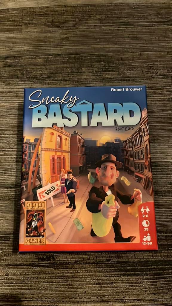 999 Games - Sneaky bastard, Ophalen of Verzenden, Zo goed als nieuw