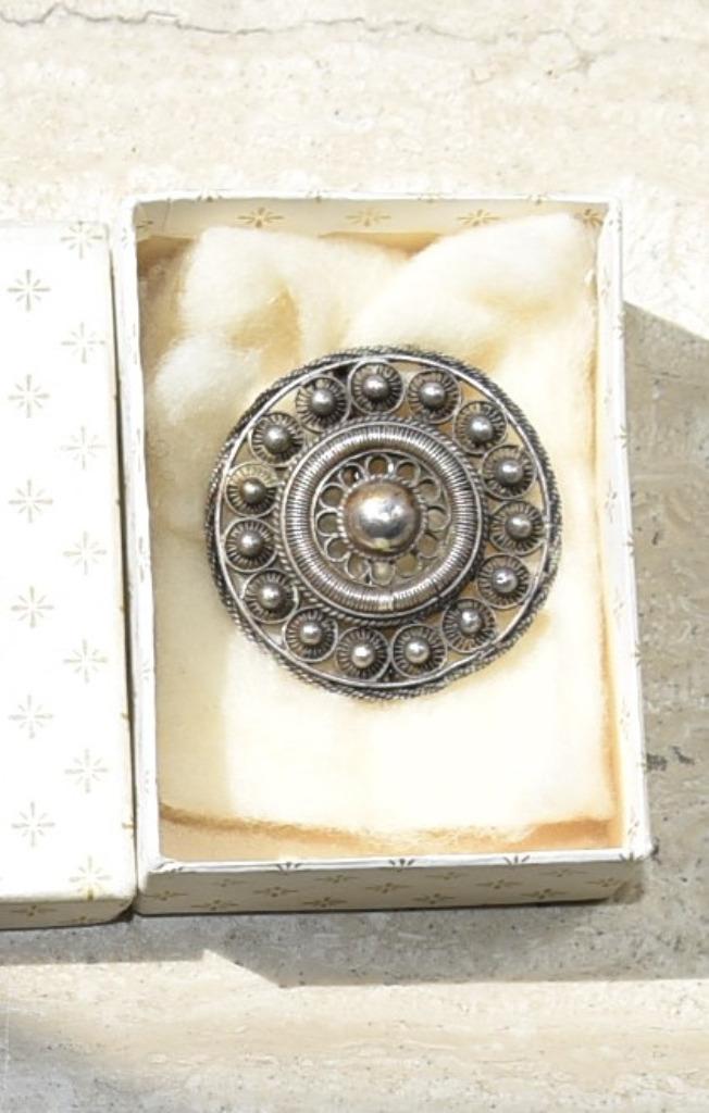 vintage broche filigrijn, Handtassen en Accessoires, Ophalen of Verzenden, Gebruikt