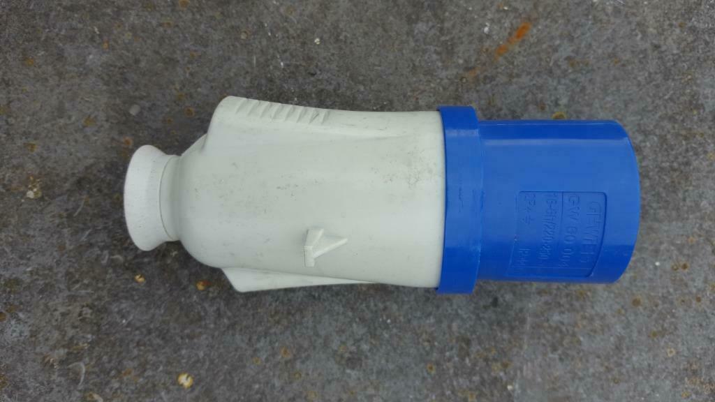Industriele blauwe stekkers 10 stuks 30 euro alles, Bricolage & Construction, Enlèvement, Neuf, Prise de courant