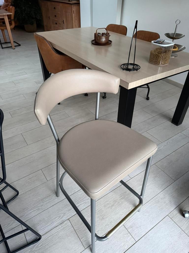 2 leder barstoelen prima staat DOE EEN BOD, Ophalen, Gebruikt, Minder dan 4 stoelen