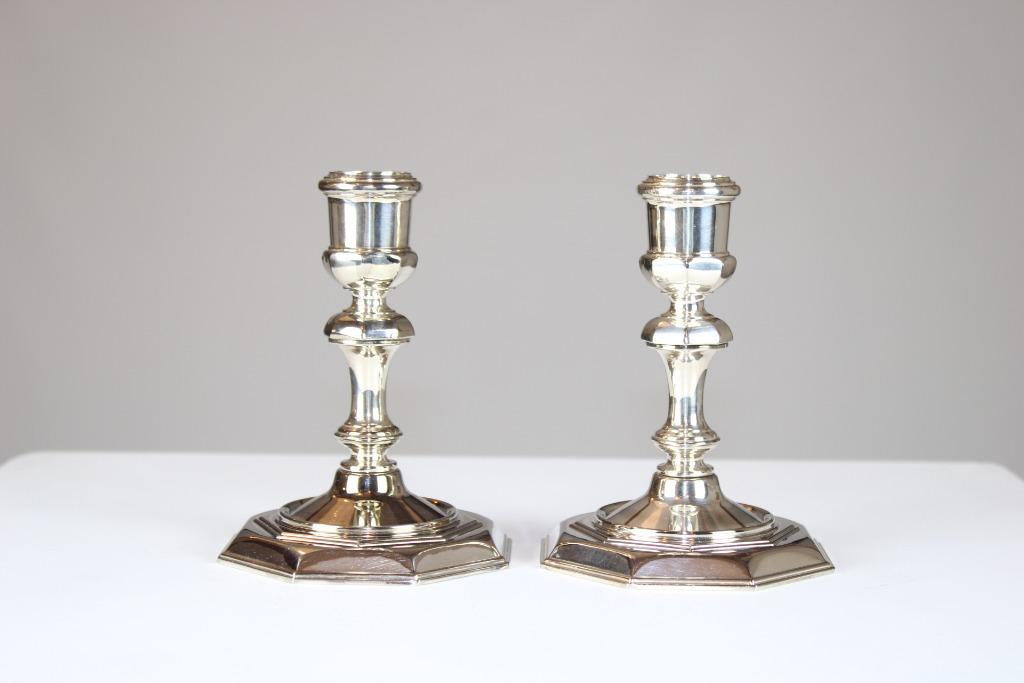 2 bougeoirs argentés, Moins de 25 cm, Enlèvement ou Envoi, Utilisé, Chandelier