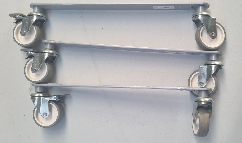 Ikea wielen met rem voor kast. 55cm breed, Ophalen