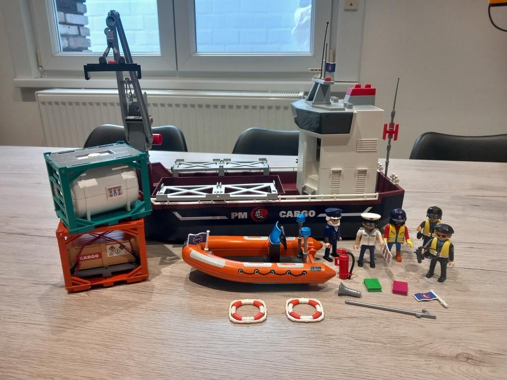 Playmobil city action cargoboot, Ophalen