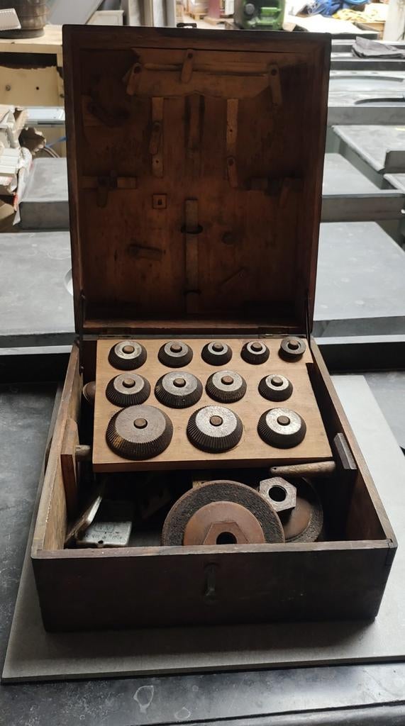 Oude antieke vintage werkkoffer gereedschapskist materiaal, Doe-het-zelf en Bouw, Ophalen of Verzenden, Gebruikt