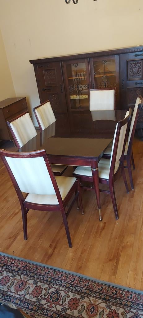 Salle à manger, Enlèvement