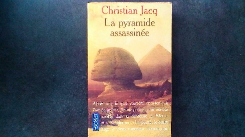 125) Christian Jacq "la pyramide assassinée ", Livres, Romans, Enlèvement, Comme neuf