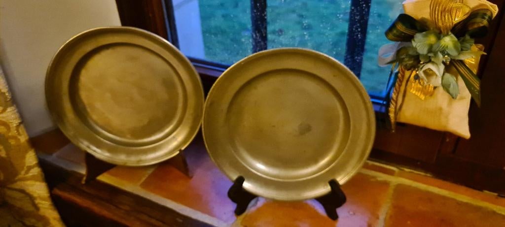 2 kleinere antieken tinnen schotels, Ophalen