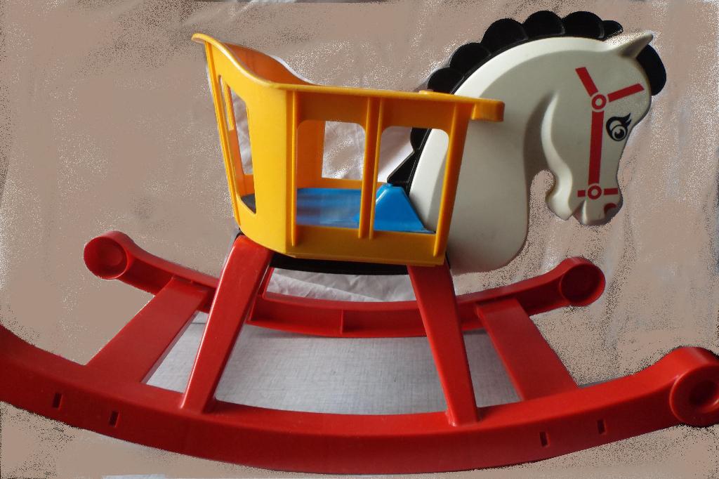 Cheval à bascule pour poupée / Schommelpaard voor poppen, Ophalen, Zo goed als nieuw