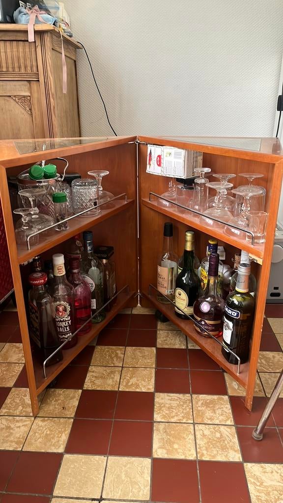 Meuble bar sur roulettes, Enlèvement, Utilisé