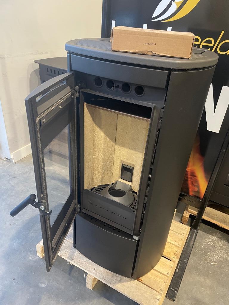 Pelletkachel Nordic Fire Ilvar 7, Huis en Inrichting, Kachels, Ophalen of Verzenden, Zo goed als nieuw, Pelletkachel, Vrijstaand