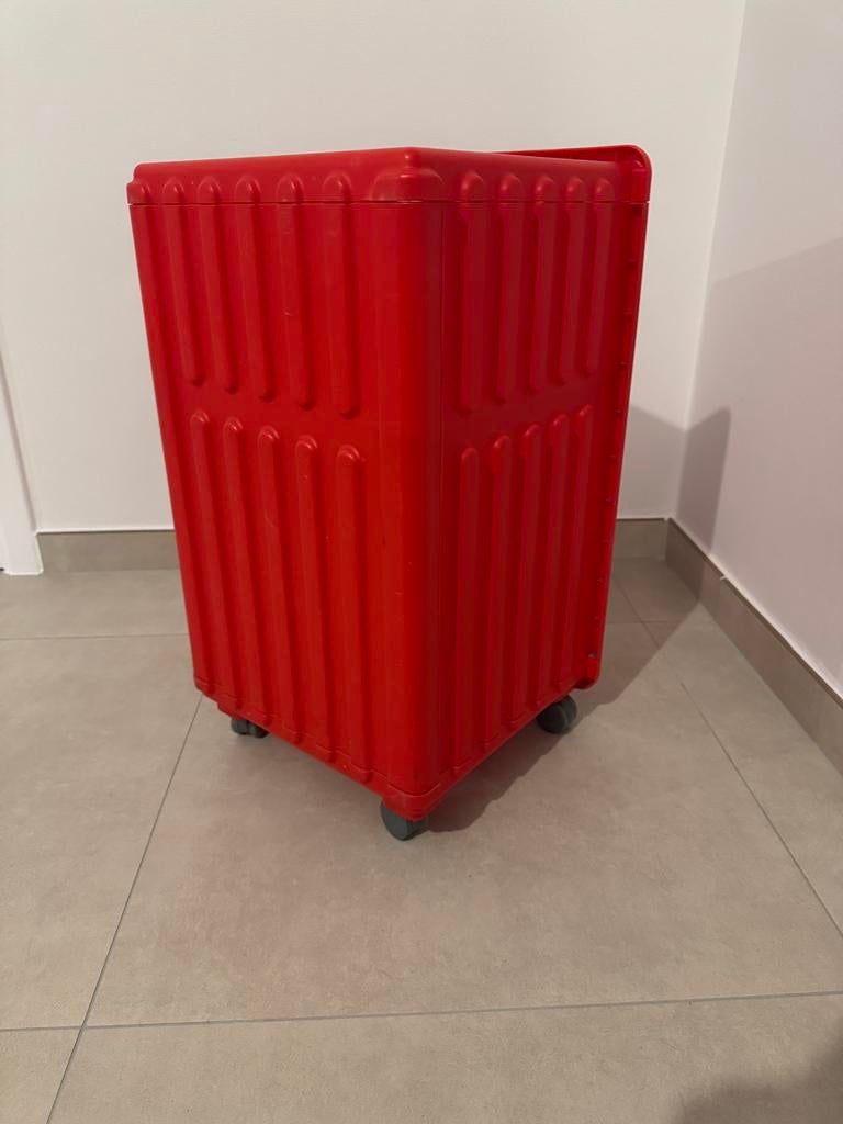 Armoire rouge sur roulettes Ikea (Didrik), Enlèvement, Comme neuf