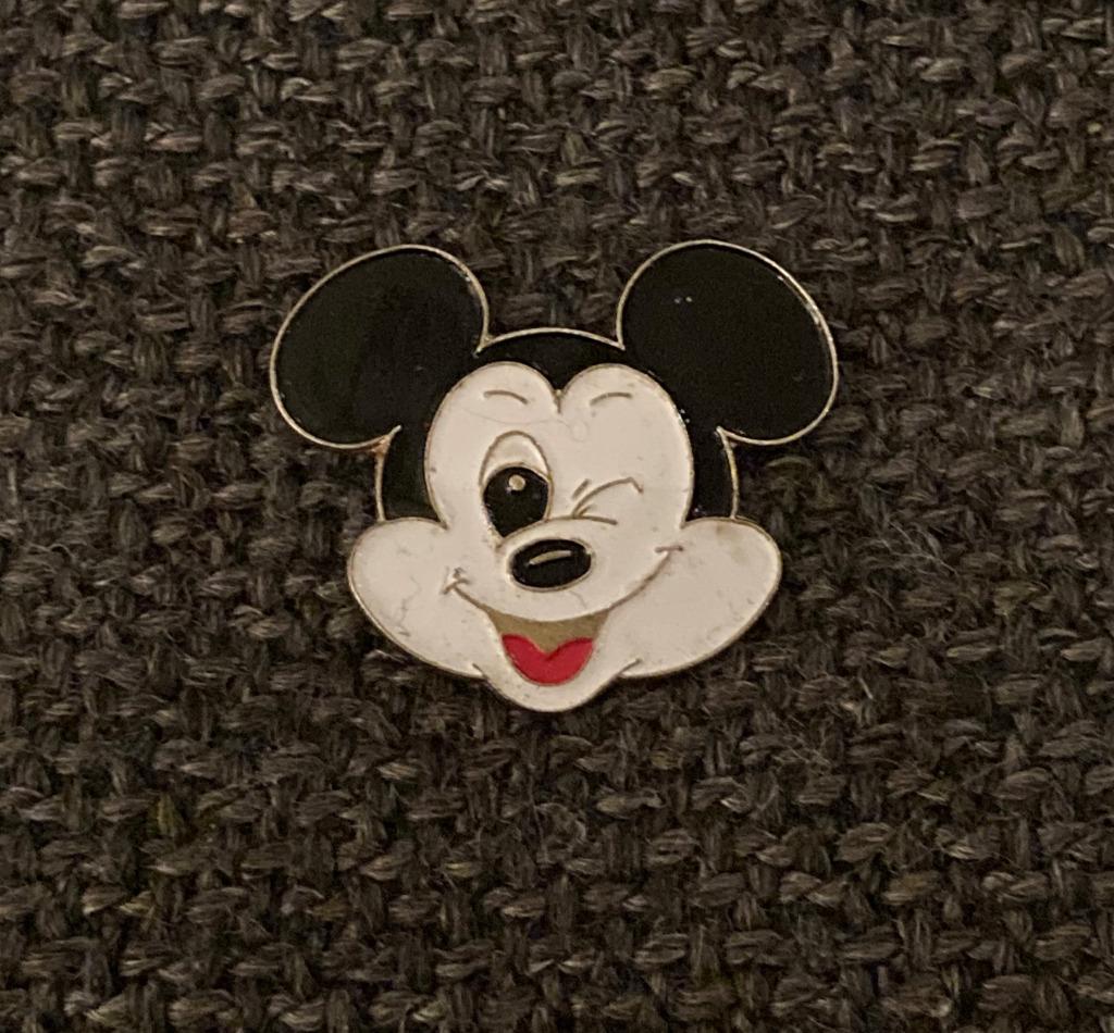 PIN - DISNEY - MICKEY MOUSE, Envoi, Utilisé, Figurine, Insigne ou Pin's