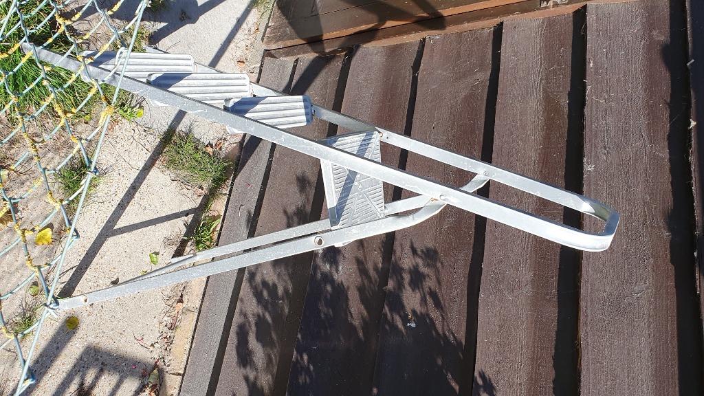 Trapladder 4 treden, Ophalen, Zo goed als nieuw, Ladder, Opvouwbaar of Inschuifbaar