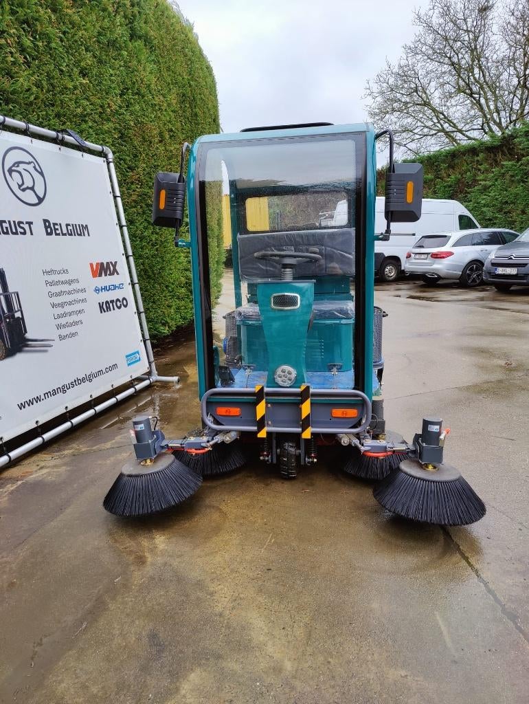 NIEUWE NYCHEKI VEEGMACHINE, Tuin en Terras, Veegmachines, Ophalen of Verzenden
