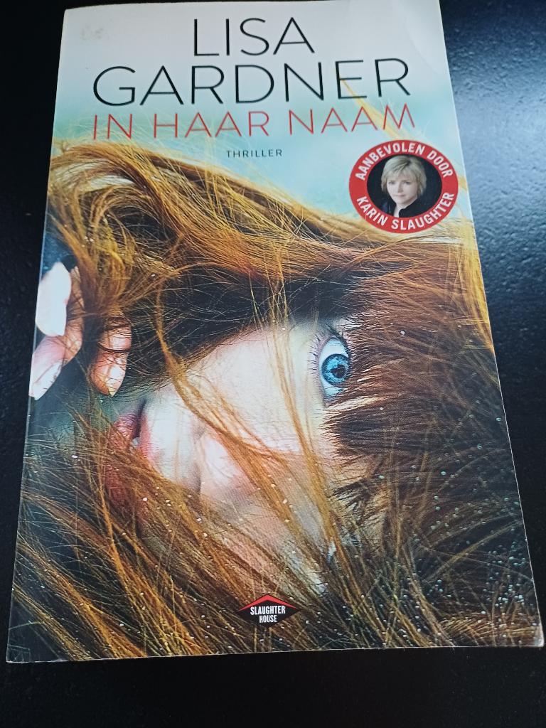 In haar naam - Lisa Gardner, Ophalen of Verzenden, Zo goed als nieuw, Lisa Gardner