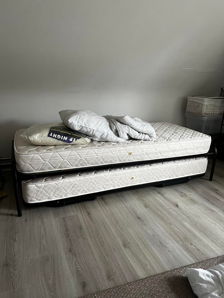 Praktisch dubbel eenpersoonsbed, Maison & Meubles, Chambre à coucher | Lits boxsprings, Enlèvement, Comme neuf, Une personne