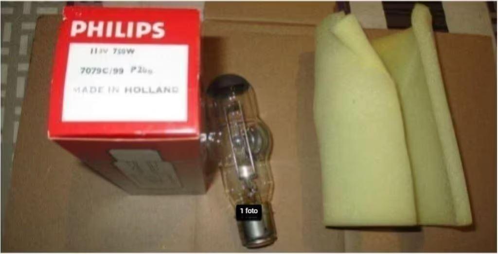 2 nouvelles lampes de projecteur, Sylvania, 15 V, 150 watts, Enlèvement ou Envoi, Autres types
