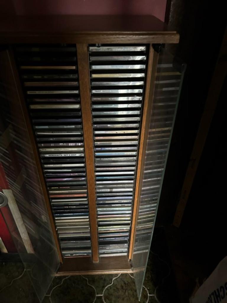 armoir avec 100 cd  100 euro, Enlèvement, Utilisé