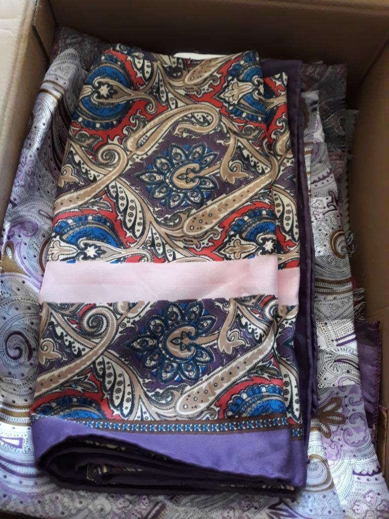 Foulards, Enlèvement ou Envoi, Comme neuf