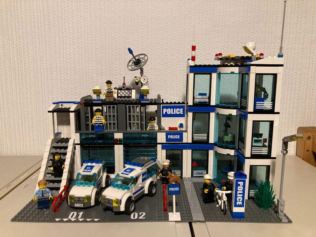 Lego City Politiebureau, police station 7498, Kinderen en Baby's, Speelgoed | Duplo en Lego, Ophalen of Verzenden, Complete set