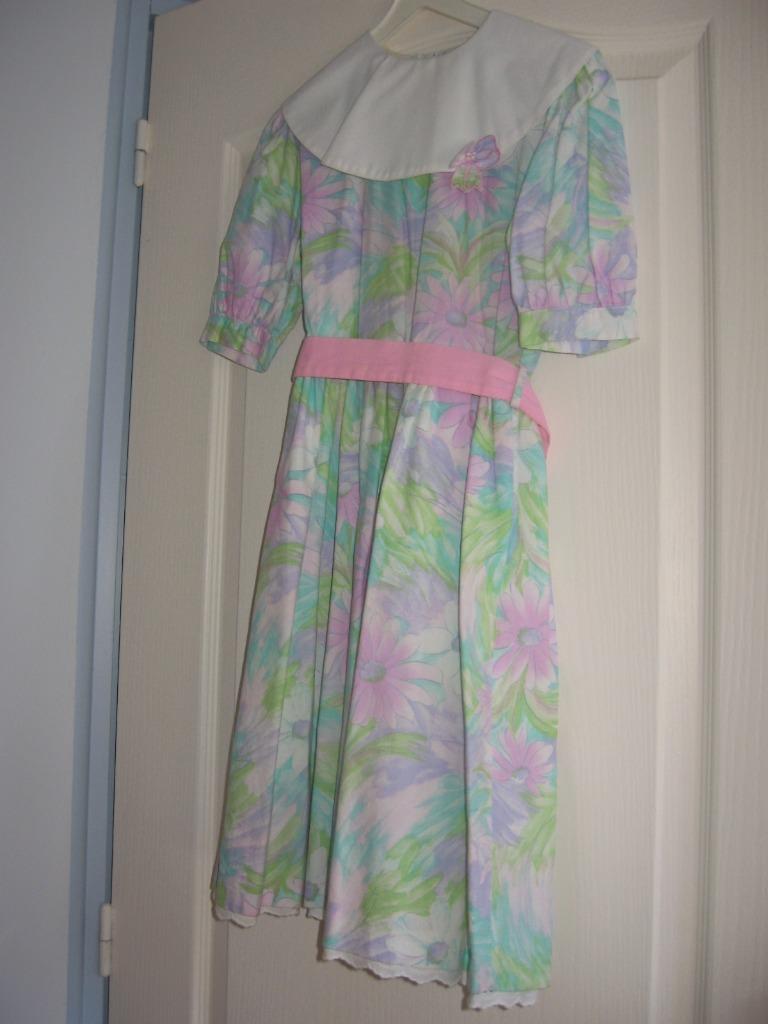 Robe de cérémonie, de communion....dans des tons fleuris et,, Enfants & Bébés, Enlèvement ou Envoi, Comme neuf, Fille, Robe ou Jupe