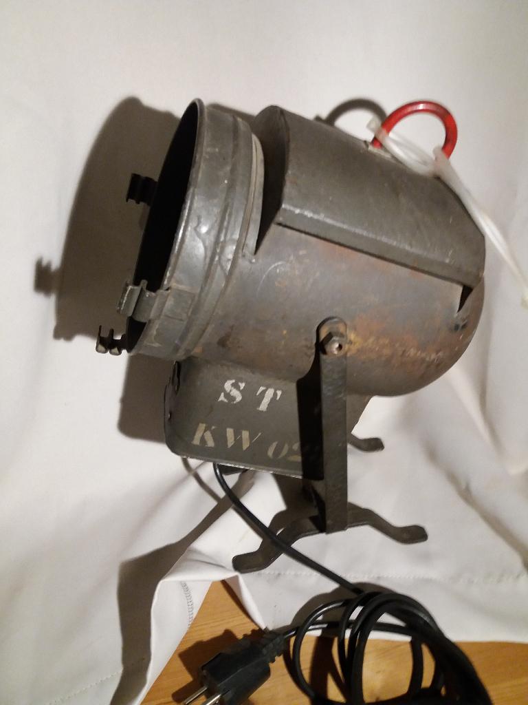 ancien projecteur de théatre, Enlèvement