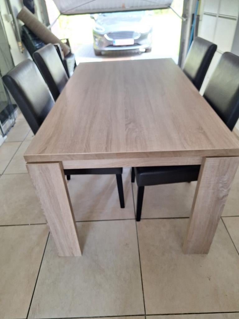 table à manger avec 4 chaises, Enlèvement
