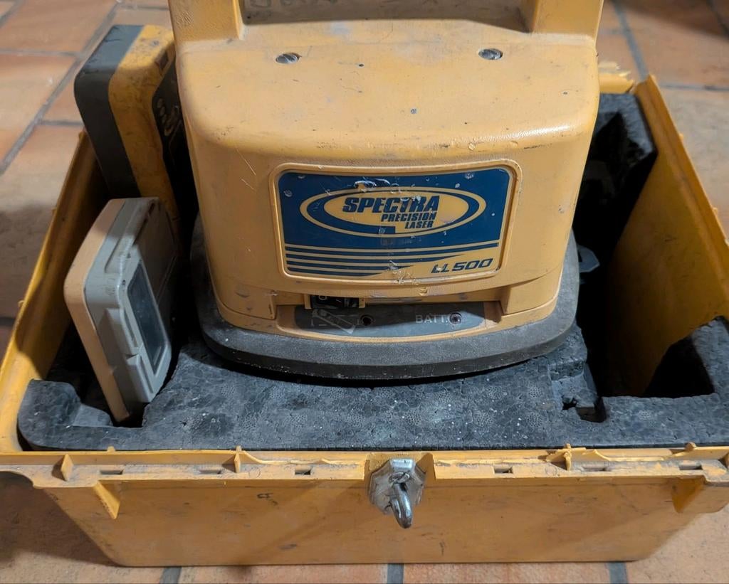 Roterende laser te huur, Ophalen