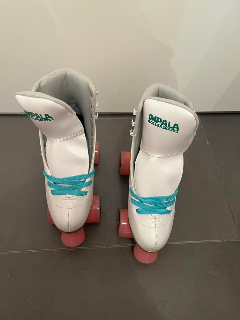 Rollers 39 neufs patins impala dans boite