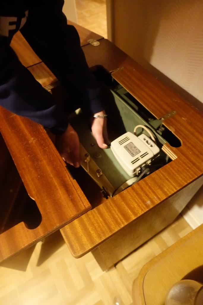 oude naaimachine Efka, Enlèvement