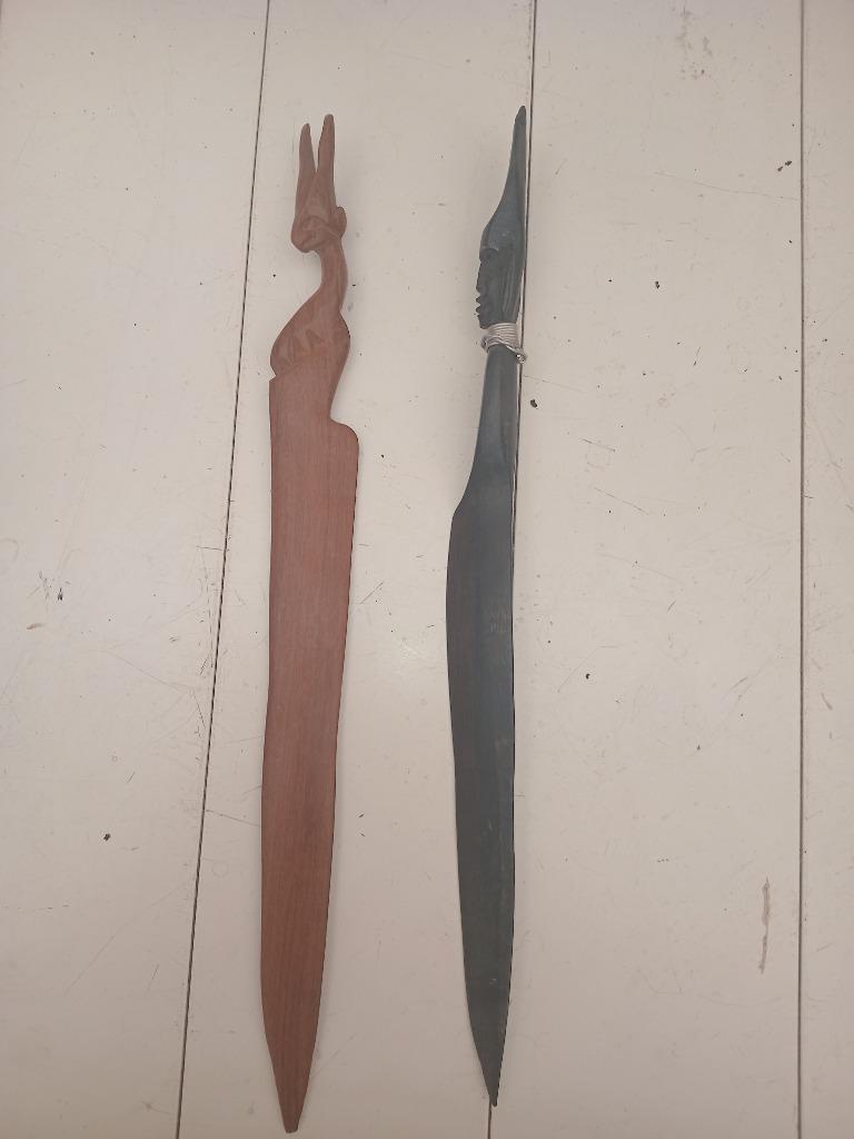 lot deux couteaux en bois du kenya, Enlèvement ou Envoi
