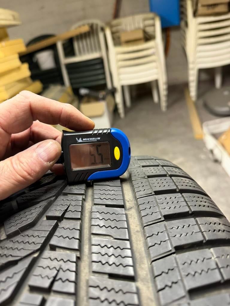 Vend pneus neige Hankook 235 55 R19 kia, Pneus hiver, Pneu(s), Véhicule tout-terrain, 19 pouces