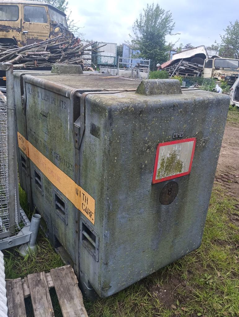 flightcase luchtmacht motor onderdelen. Polyester en metaal, Enlèvement, Utilisé, Haut-parleur ou Amplificateur, Flight case
