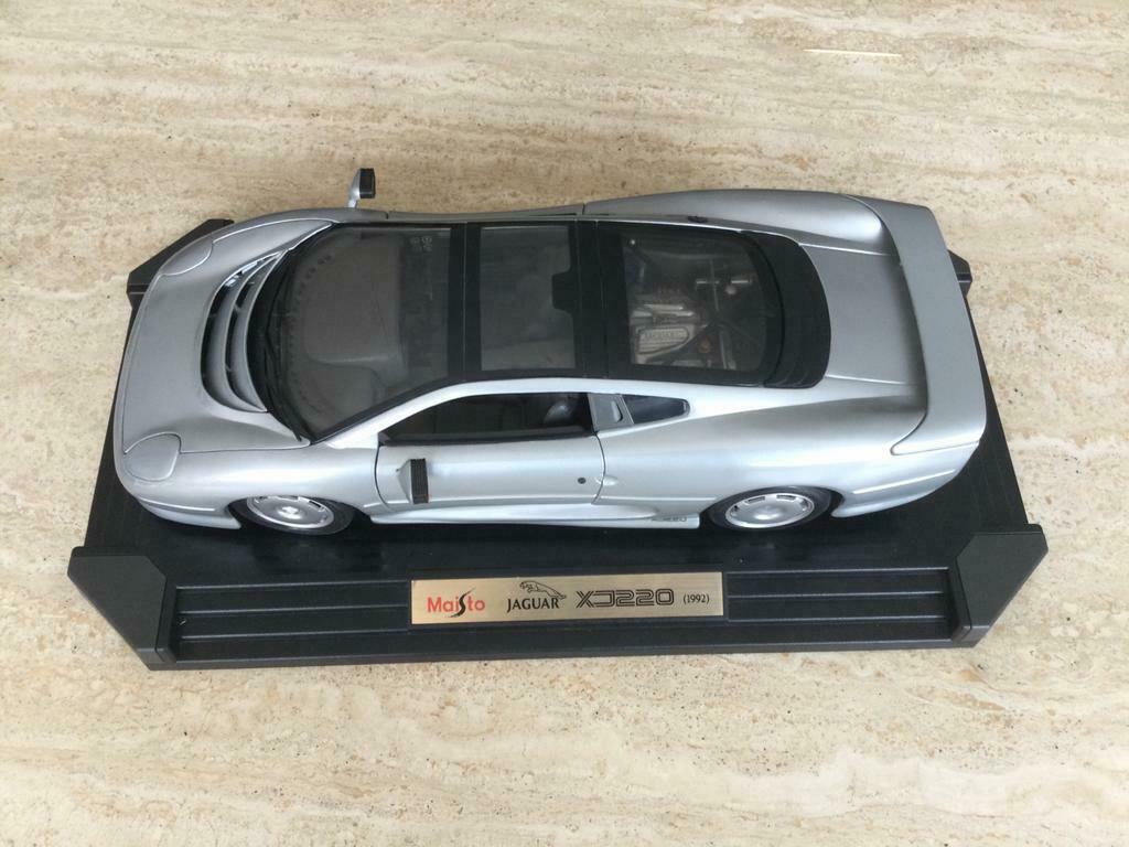 Jaguar XJ220 en métal, 1:12ème, Hobby en Vrije tijd, Zo goed als nieuw, Auto