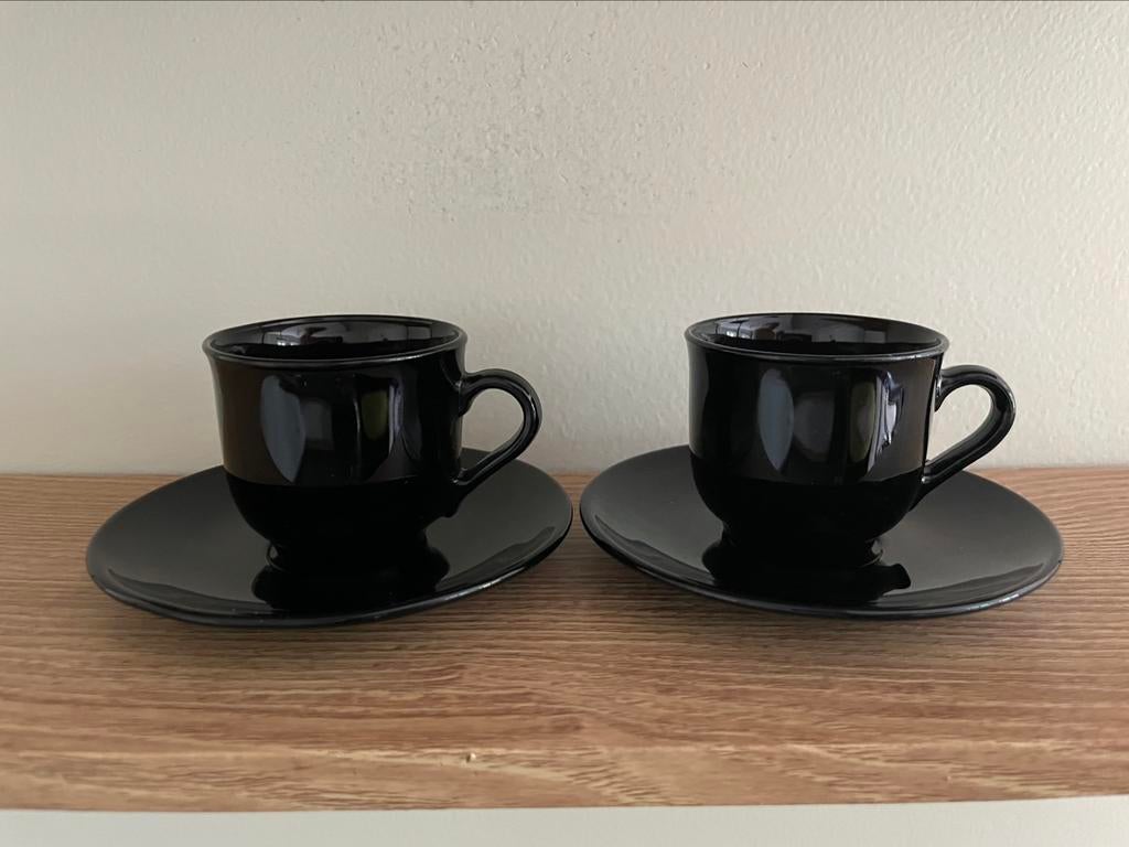 2 zwarte espressokopjes met schoteltjes, Enlèvement ou Envoi, Neuf, Uni, Tasse(s) et/ou soucoupe(s)