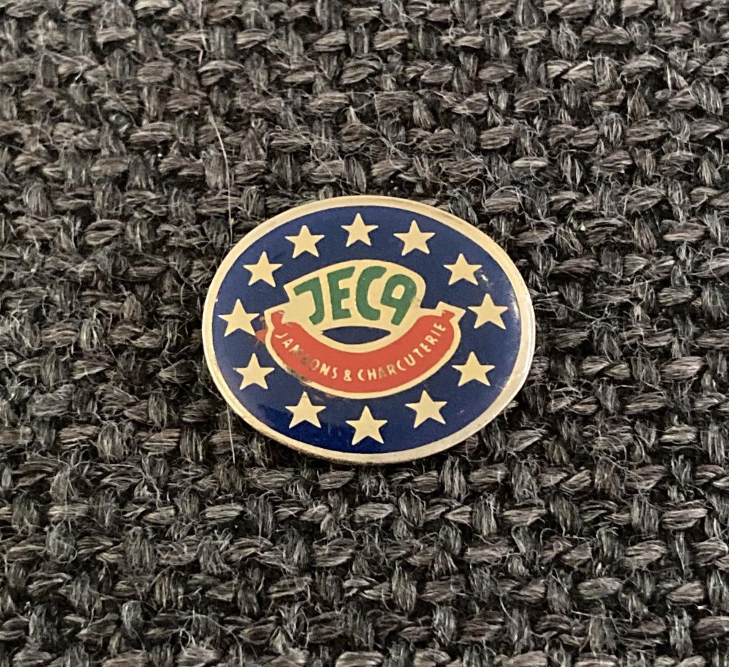 PIN - JECA - JAMBONS ET CHARCUTERIE, Envoi, Utilisé, Marque, Insigne ou Pin's