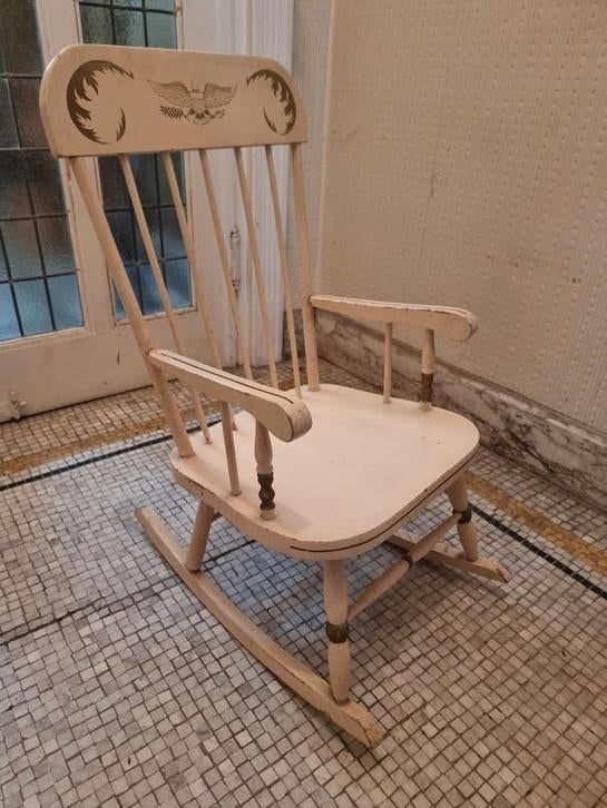 Oude houten schommelstoel voor kinderen in zeer goede staat, Ophalen, Gebruikt