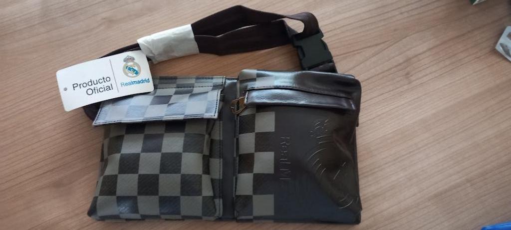 Sac banane Real Madrid. Nouveau. Jamais porté, Enlèvement ou Envoi, Neuf, Accessoires de club