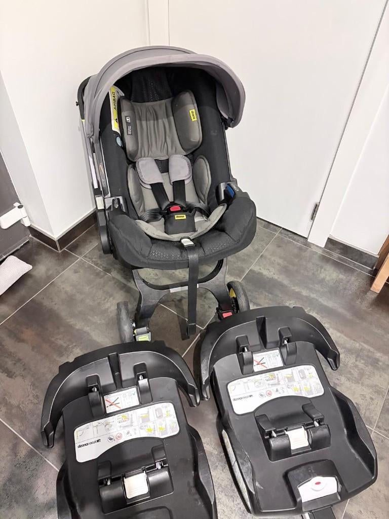 Doona (maxi-cosi) met 2 basissen voor auto, Kinderen en Baby's, Autostoeltjes, Ophalen, Gebruikt, Maxi-Cosi, Autogordel of Isofix
