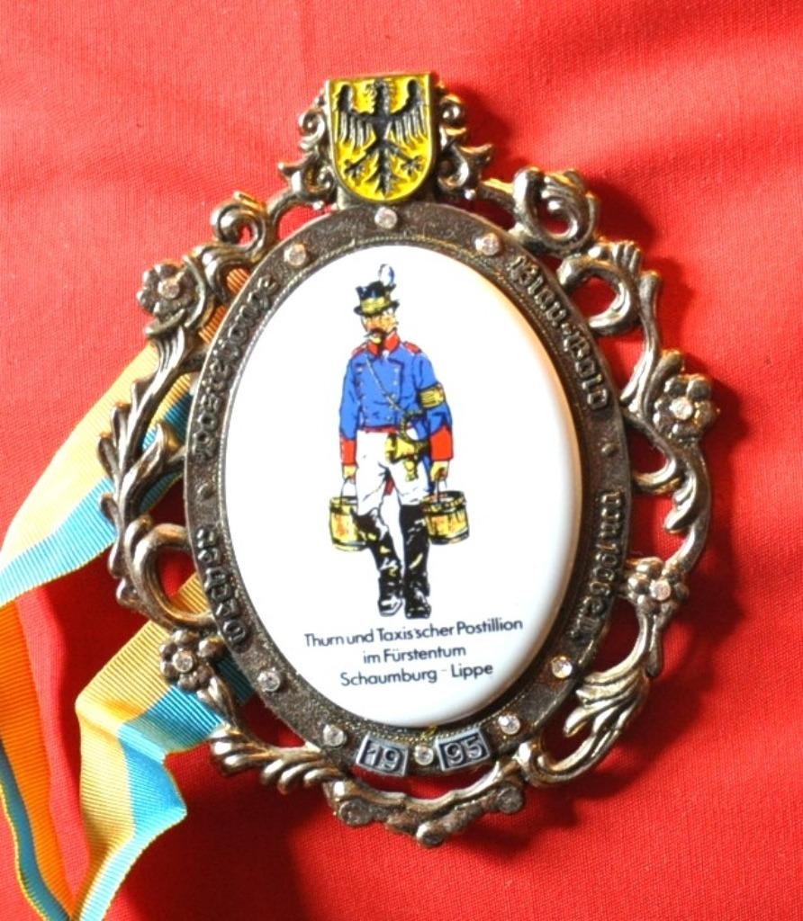 rare medaille carnavalesque ( 25) et(32), Enlèvement ou Envoi, Autres matériaux