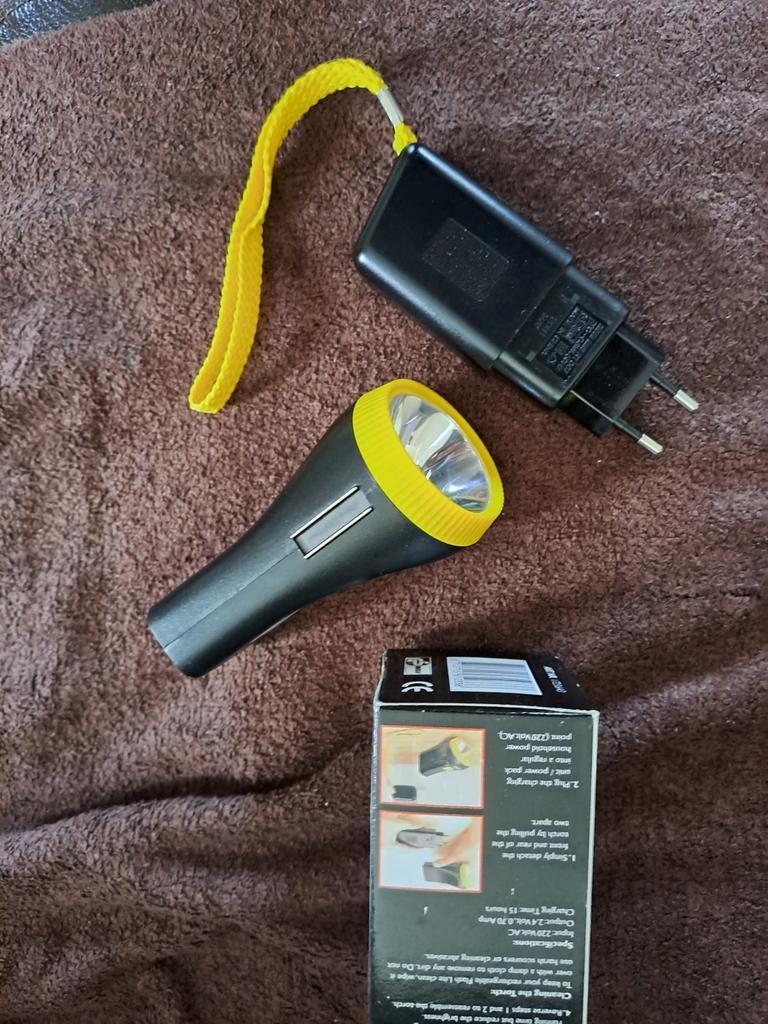 Lampe de poche rechargeable, Enlèvement ou Envoi, Comme neuf, Accumulateur
