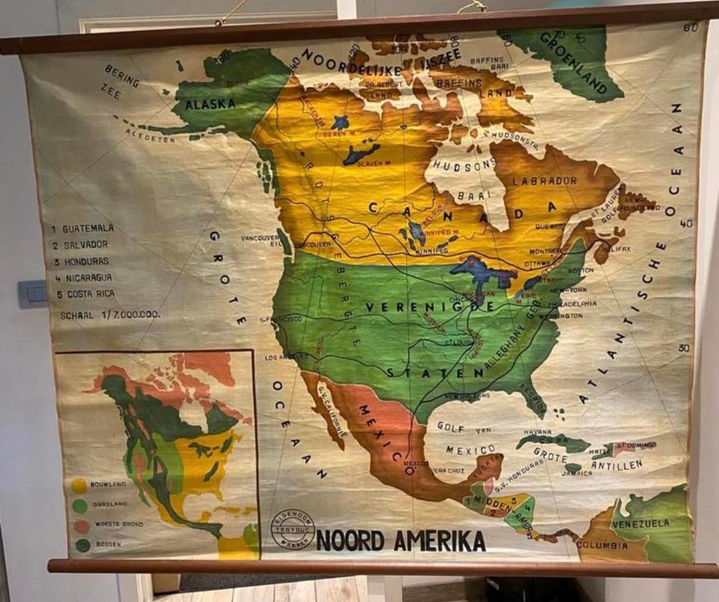 Oude schoolkaart Noord Amerika op linnen, Ophalen
