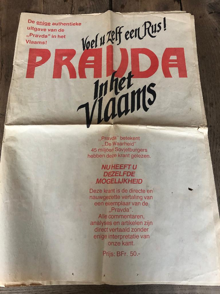 Oude krant Pravda in het Vlaams uit 1986, Antiek en Kunst, Ophalen of Verzenden