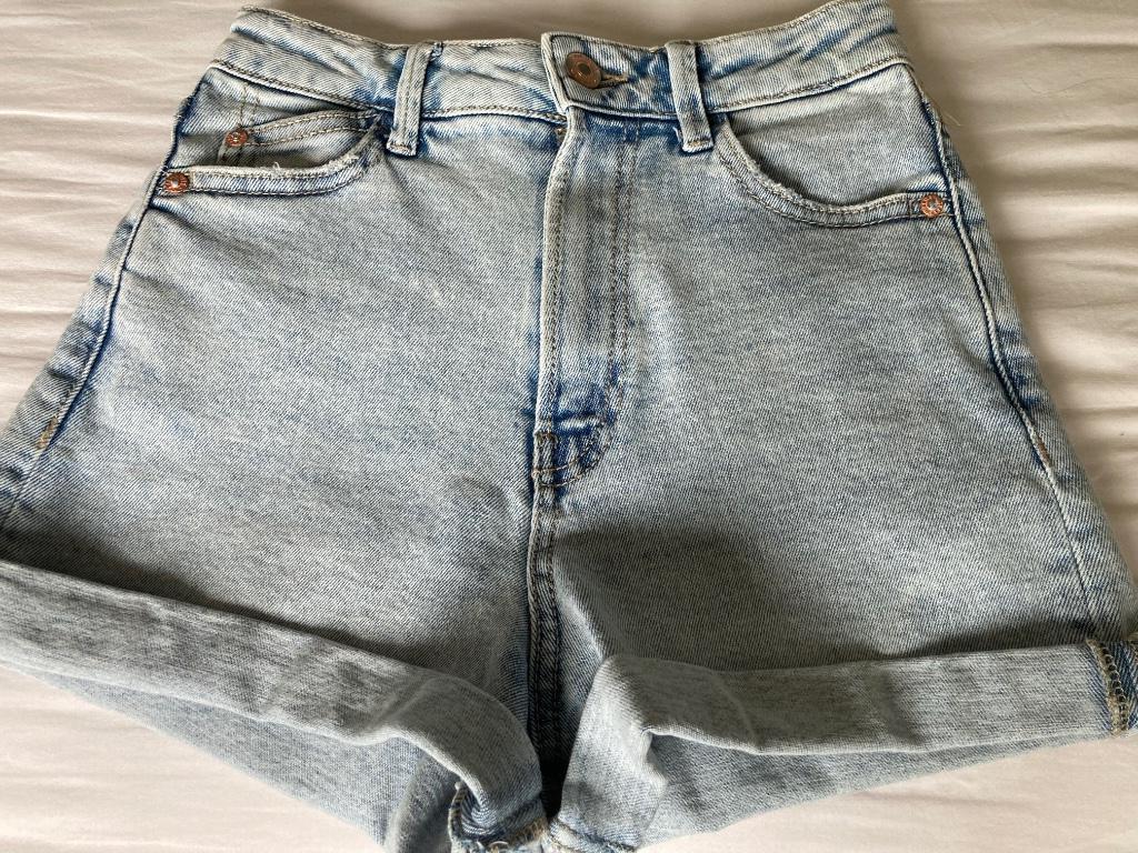 Jeansshort Stradivarius maat 32, Enlèvement ou Envoi, Bleu, Stradivarius, Comme neuf